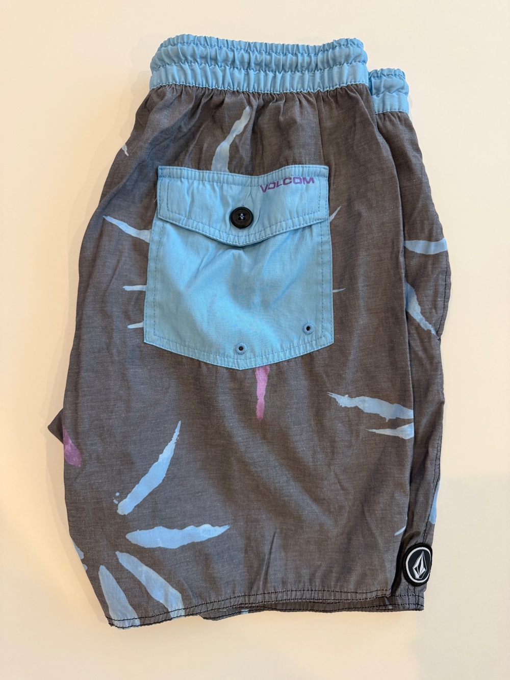 Volcom Men's Gray Shorts with Light Blue Pocket